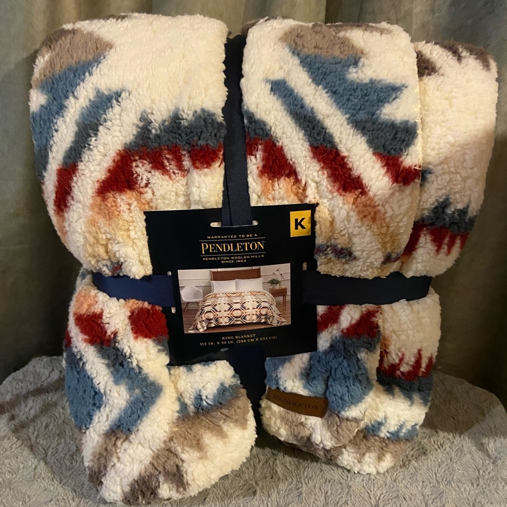 Pendleton King Throw Blanket White Sands Sherpa